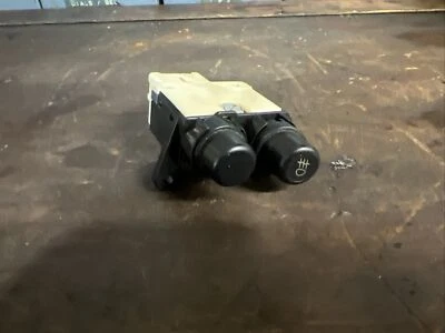 Interruptor de control de luz antiniebla OEM Mitsubishi 3000GT 91-99 de fábrica Foto 1 de 4