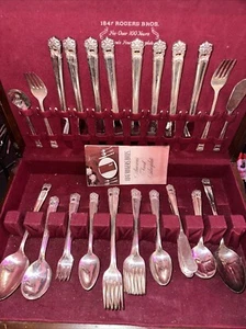Juego de cubiertos de 68 piezas Rogers Bros 1847 raro eternamente tuyo con caja de colección - Imagen 1 de 22