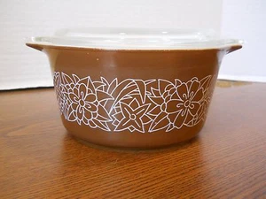 PYREX CASSEROLE WOODLAND BROWN 1 LITER  DISH 473-B - Picture 1 of 6
