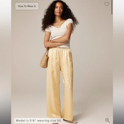 Pantalón corto J.Crew Cosmo en satén texturizado dulce merengue L Foto 1 de 4