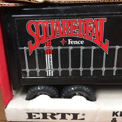 ERTL Negro PETERBILT Cabina para Dormir Años 80 Keystone Square Deal Cable 1/25 NUEVO EN CAJA Foto 1 de 4