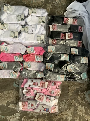 Lote de 336 pares de calcetines multicolores de corte bajo al tobillo para niños y niñas Foto 1 de 4