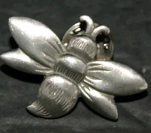 Longaberger Bumblebee Pewter Pin 2002 Basket or Lapel Pin #77320 Silver Tone - Picture 1 of 3