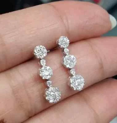 Pendientes colgantes/gota de diamantes creados en laboratorio redondos de 2,0 quilates con acabado en oro blanco de 14 k Foto 1 de 4