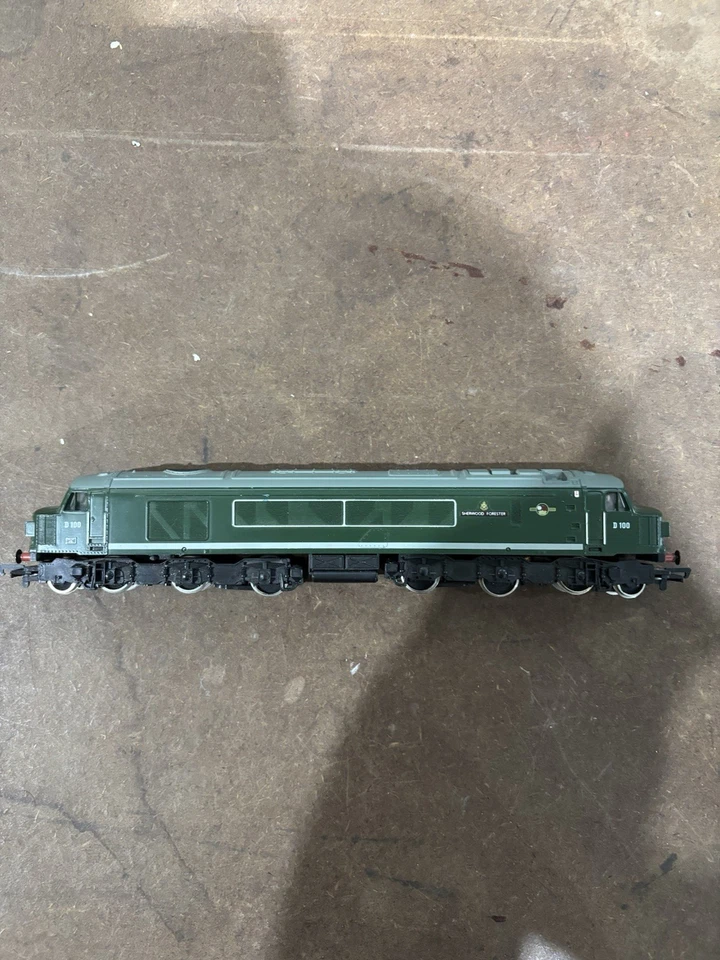 Mainline 00 Gauge Diesel Class 45 Sherwood Forester BR Green D100 - Image 1 of 2