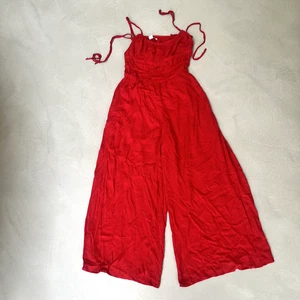 Urban Outfitters Jumpsuit Kimchi Blau Narla Träger. Rot. Klein. - Bild 1 von 8