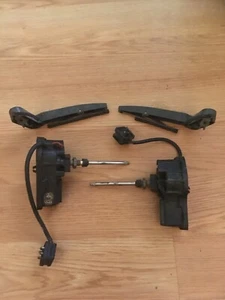 1986 Mercedes-Benz 300E, Headlight Wiper Arms with Motors Set of 2 Pair - Picture 1 of 3