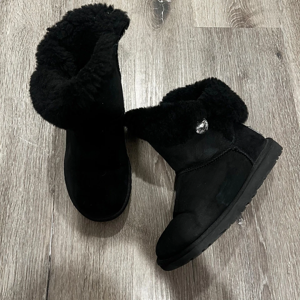 UGG BAILEY кнопка блестящий черный загрузки S/N 3349 женщин размер США 7/ЕС 38 - Изображение 1 из 4