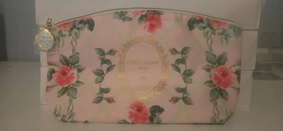 Nuevo Bolso de Maquillaje Floral Satinado Colaboración Estée Lauder x Ladurée Foto 1 de 2