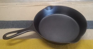 Antique GRISWOLD Erie PA #6 - Small Block Logo Cast Iron Skillet - 699D Restored - Picture 1 of 6
