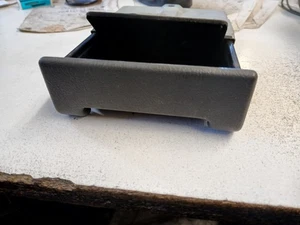1993 Ford Festiva dash mounted Ash Tray used - Foto 1 di 9