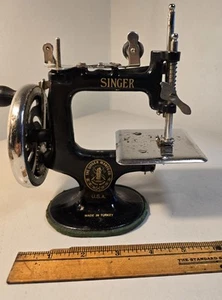 Vintage Minature Singer Sewing Machine (Turkey) - Picture 1 of 3