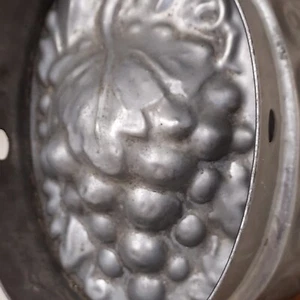 Old Tin / Metal Mold  1.5 - Picture 1 of 10