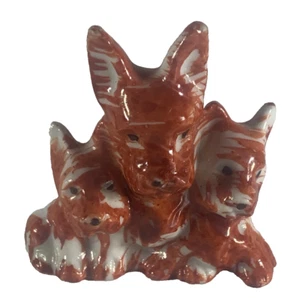 Estatuilla de cerámica pintada a mano vintage de tres cachorros naranja y blanco aprox 3 I - Imagen 1 de 7
