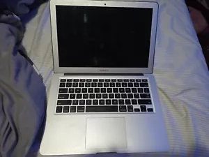 Apple MacBook Air 13" A1466 2017 Core i7 2.2GHz 8GB RAM 512GB - Picture 1 of 4