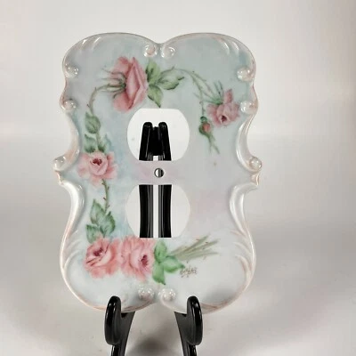 Placa de cobertura de saída duplex antiga pintada à mão rosas rosa porcelana assinada Hoefer - Imagem 1 de 4