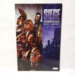 Belagerung Embedded Marvel Softcover Graphic Novel Reed Samnee - Bild 1 von 4