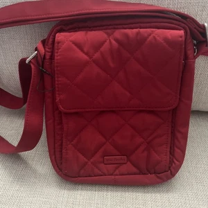 Vera Bradley Hipster Red Crossbody Quilted8” Tall 7” Wide NWOT - Picture 1 of 9