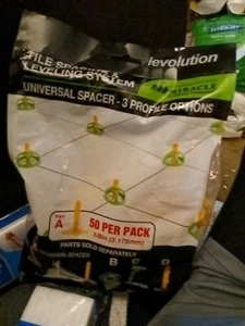 Flacher Abstandhalter Teil A Wunder Dichtstoffe Levolution Fliesen Nivellierung (50 pro Packung ~ 1/8") - Bild 1 von 4