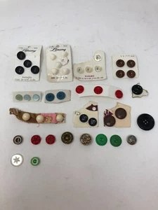 44 Vintage New & Used Button Mixed Lot Ornate Multi Color Plastic & Metal - Bild 1 von 12