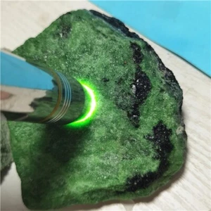 Piedra preciosa epidota zoisita rubí natural de alta calidad 520 g roca cruda áspera i516 - Imagen 1 de 9