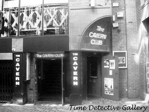 The Cavern Club, Beatles Venue (2) Liverpool, England - Celebrity Photo Print - Imagen 1 de 1