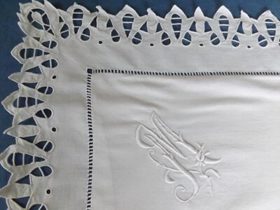 taie d'oreiller brodée, mono M , ancienne - Photo 1/4