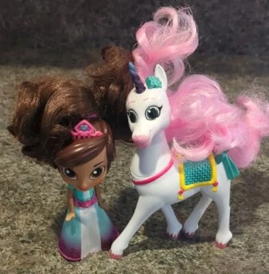 MUÑECA PRINCESA NELLA LA PRINCESA CABALLERO ESTILO YO + VESTIDO ESTILO BARATIJA UNICORNIO Foto 1 de 4