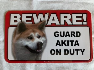 CUIDADO PERRO GUARDIÁN AKITA EN SERVICIO LETRERO LAMINADO PLÁSTICO NUEVO - Imagen 1 de 1