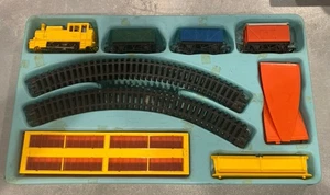 Minivelle Tren y Estación Escala HO Juego de Cuerda de Larga Duración NO PROBADO - Imagen 1 de 22