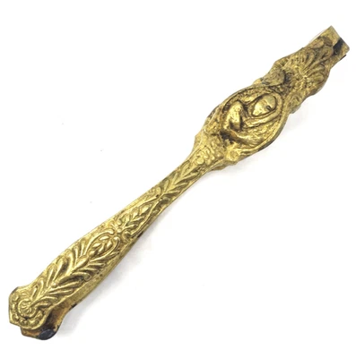 Herramienta Cascanueces de Latón Ornamentado Diseño de Hoja de Desplazamiento Fundida Pesada De Colección Foto 1 de 4