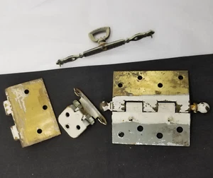 Lote de herrajes para puertas de latón de colección bisagras tirar completo e incompleto pintado salvamento - Imagen 1 de 9