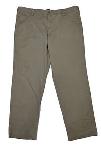 Dockers Classic Fit Men Size 40x32 (Measure 39x31) Beige Flat Front Khaki Pants