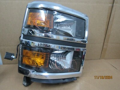 Faro lateral derecho Chevy Silverado 2015 para pasajero mercado de accesorios *lente rayada* Foto 1 de 4