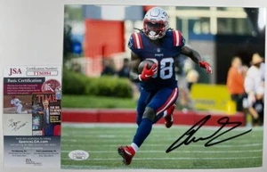 Foto firmada por los New England Patriots de la NFL Rhamondre Stevenson 8x10 E JSA certificado de autenticidad - Imagen 1 de 1