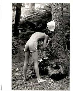 LD252 1983 Original Gary Settle Photo MAKESHIFT SHOWER IN FOREST CAMPING TRIP - Picture 1 of 2
