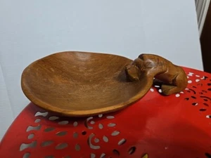 Ciotola vintage in legno da bere leone intagliata a mano in Kenya - Foto 1 di 5