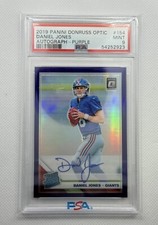 2019 Donruss Optic Purple Prizm - DANIEL JONES - RC Rookie AUTO /35 - PSA 9 Mint