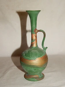 Vase mit Henkel vor der Lampe geblasen grün rot gold weiss - Zdjęcie 1 z 6