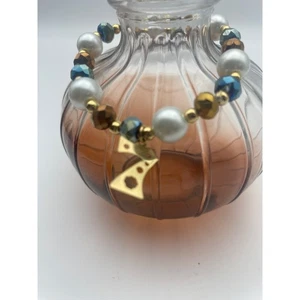 Pulsera elástica hecha a mano número 7 de la suerte - perlas de imitación y cuentas facetadas metálicas - Imagen 1 de 4
