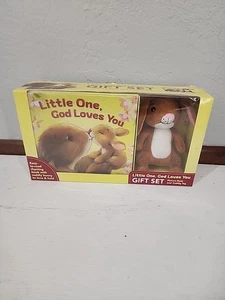 Little One, God Loves You Gift Set (Book & Plush) Christian Baby Gift - Imagen 1 de 3