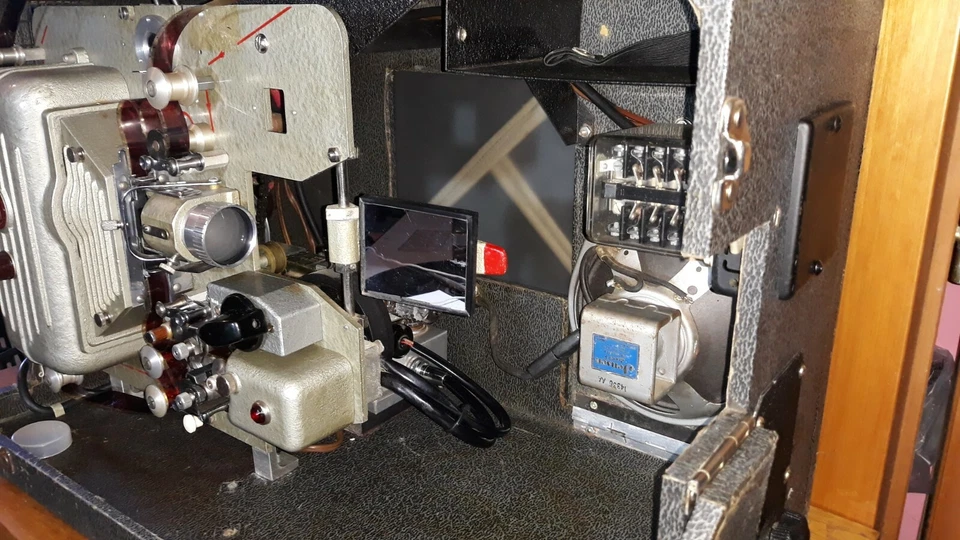 Proiettore 16 mm TSI - Immagine 1 di 4