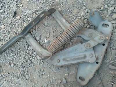 1968 Chevy Impala SS Caprice Belair Biscayne Chevelle Nova hood hinge GM RH part - Image 1 of 2