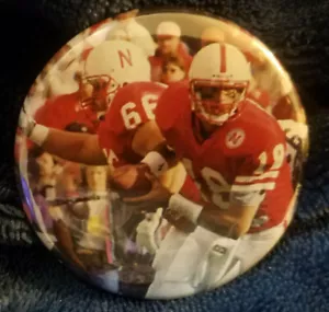 NEBRASKA CORNHUSKERS BROOK BERRINGER PINBACK BUTTON - Bild 1 von 1