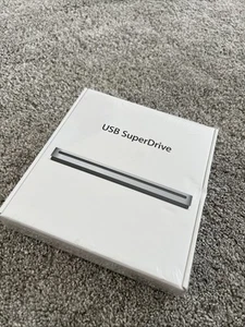BRAND NEW Apple USB Superdrive A1379 MD564ZM/A Genuine CD / DVD WriterDrive. - Photo 1/4