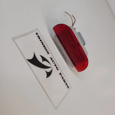 Lente de luz de entrada interna da porta do motorista Volkswagen Jetta 2003-2004 vermelha fabricante de equipamento original - Imagem 1 de 4