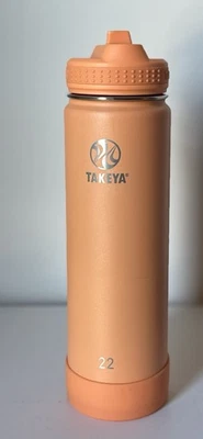 Botella de agua de hidratación de acero inoxidable aislada Takeya con tapa de paja, 22 OZ, 36 horas fría Foto 1 de 2
