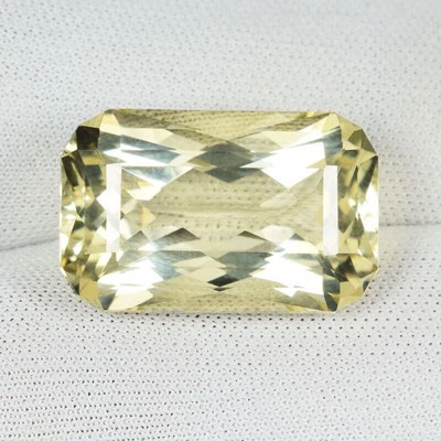 15.02 ct FANTASTIC RARE YELLOW ANDESINE - NATURAL LABDORITE - Cushion See Vdo PU - Image 1 of 2