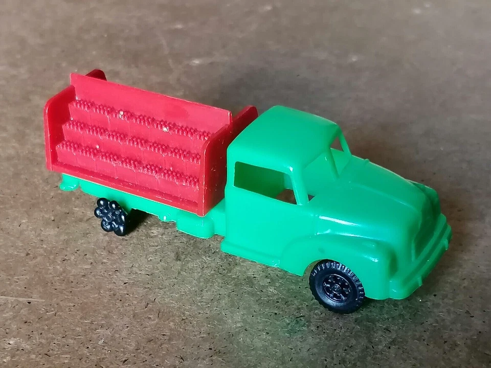 CAMIONCINO porta-cassette Coca Cola in plastica - primi anni '70 - Immagine 1 di 4