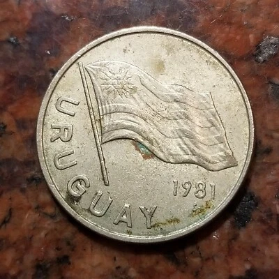 1981 URUGUAY 5 PESOS COIN - #B1716 - Image 1 of 2